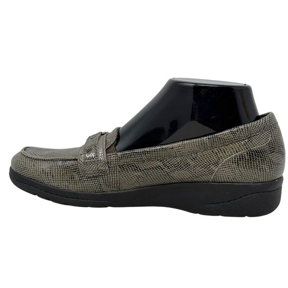 Clarks Womens Leather Snakeskin Print Loafers Sz 7 Gray Slip On Loafer Cheyn - Picture 3 of 10
